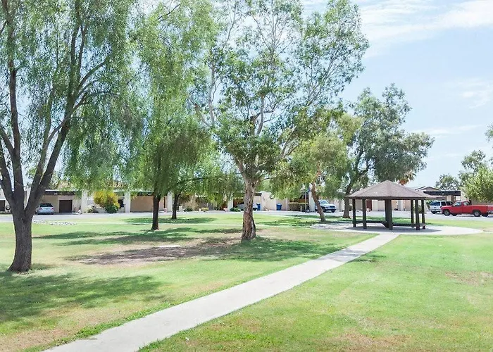 Private Patio-cubbies Close By-easy Freeway Access