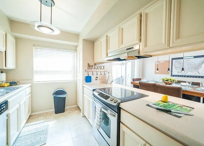 Apartment Private Patio-cubbies Close By-easy Freeway Access